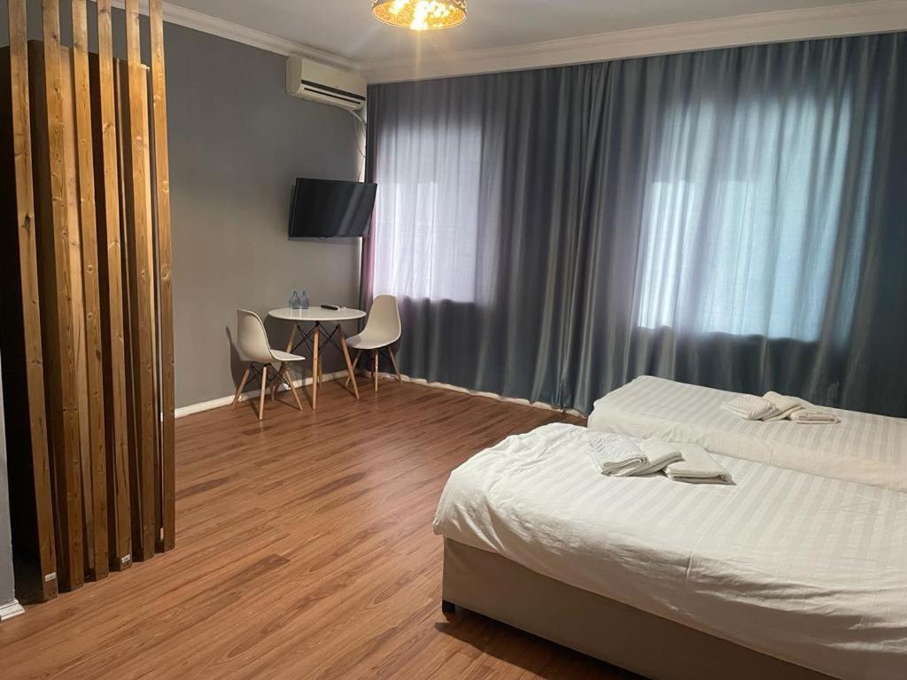 Hotel Mandarin Атырау Экстерьер фото